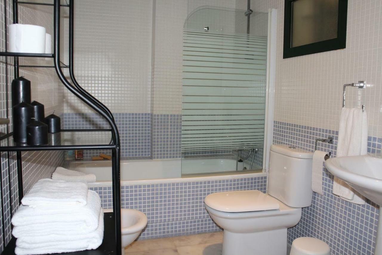 Apartamentos Rg Triana, Calle Castilla Con Patio Sevilla Eksteriør billede