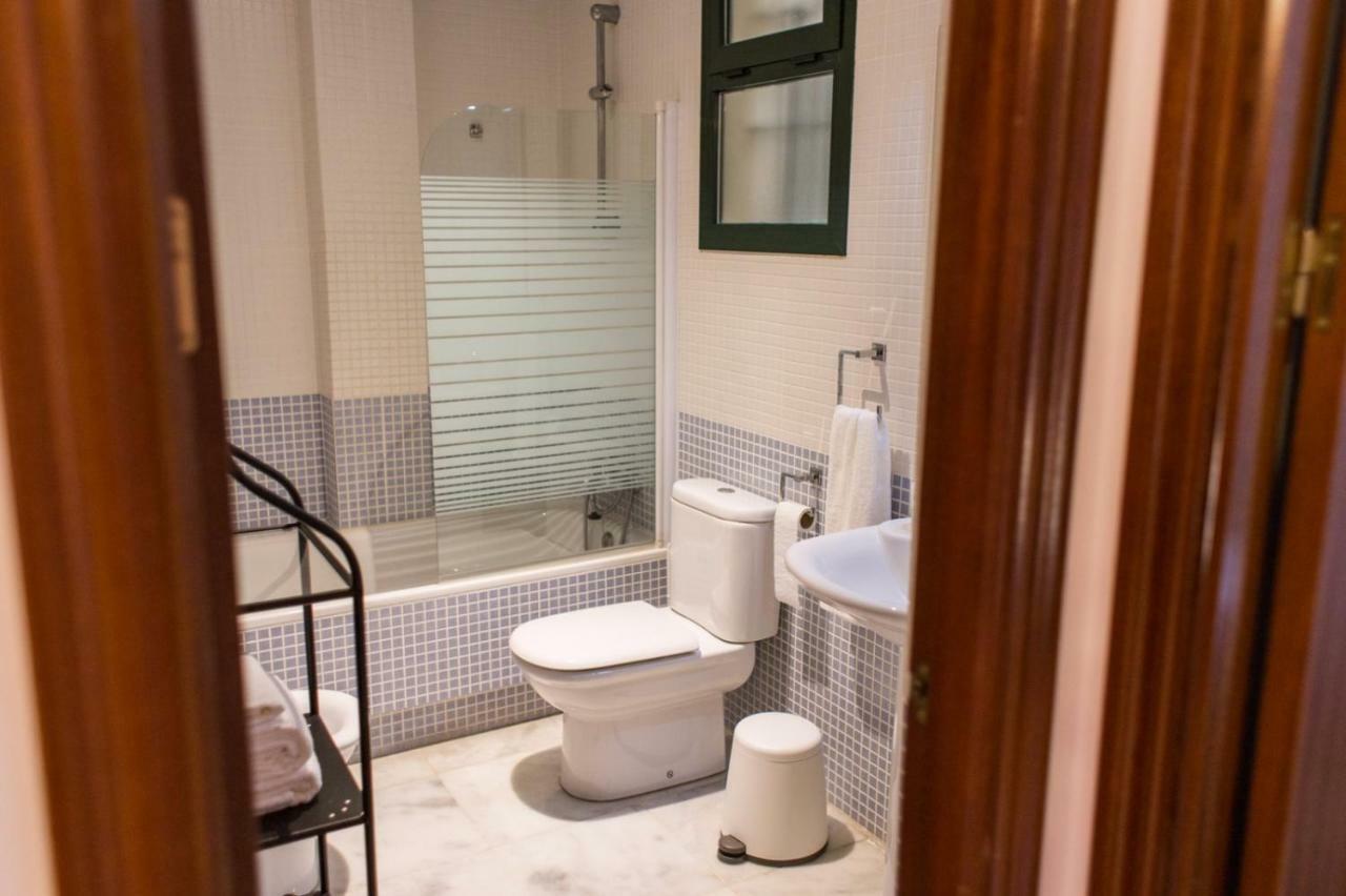Apartamentos Rg Triana, Calle Castilla Con Patio Sevilla Eksteriør billede